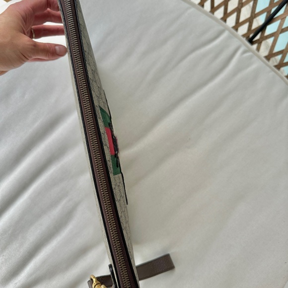 💚❤️ GUCCI ❤️💚 Bee Wristlet Clutch (RARE) - Picture 6 of 9